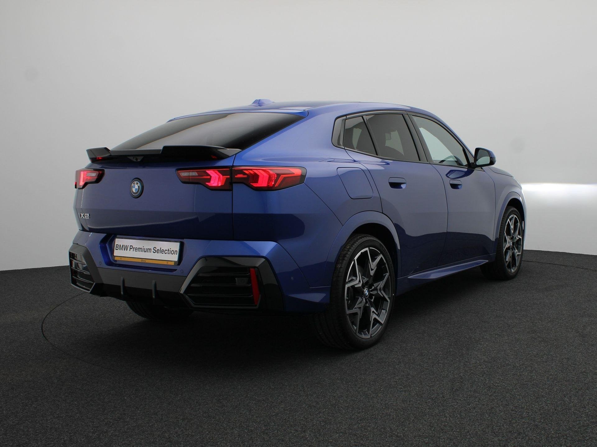 BMW iX2 eDrive20 M Sport Edition | M Sportpakket Pro | SoH 1, Auto's, BMW, IX2, Met garantie (alle), Blauw, 67 kWh