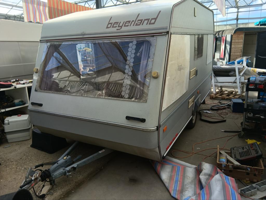 Diverse Festival Caravans ! €650 per stuk, Caravans en Kamperen, Caravans, Vast bed, Luifel, Kleine zit, Tot en met 3
