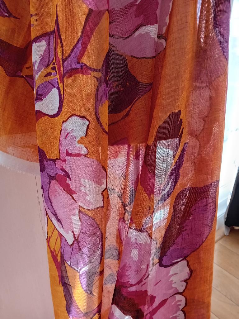 Oranje batist stof met bloemen motief, Overige materialen, 120 cm of meer, Nieuw, Oranje