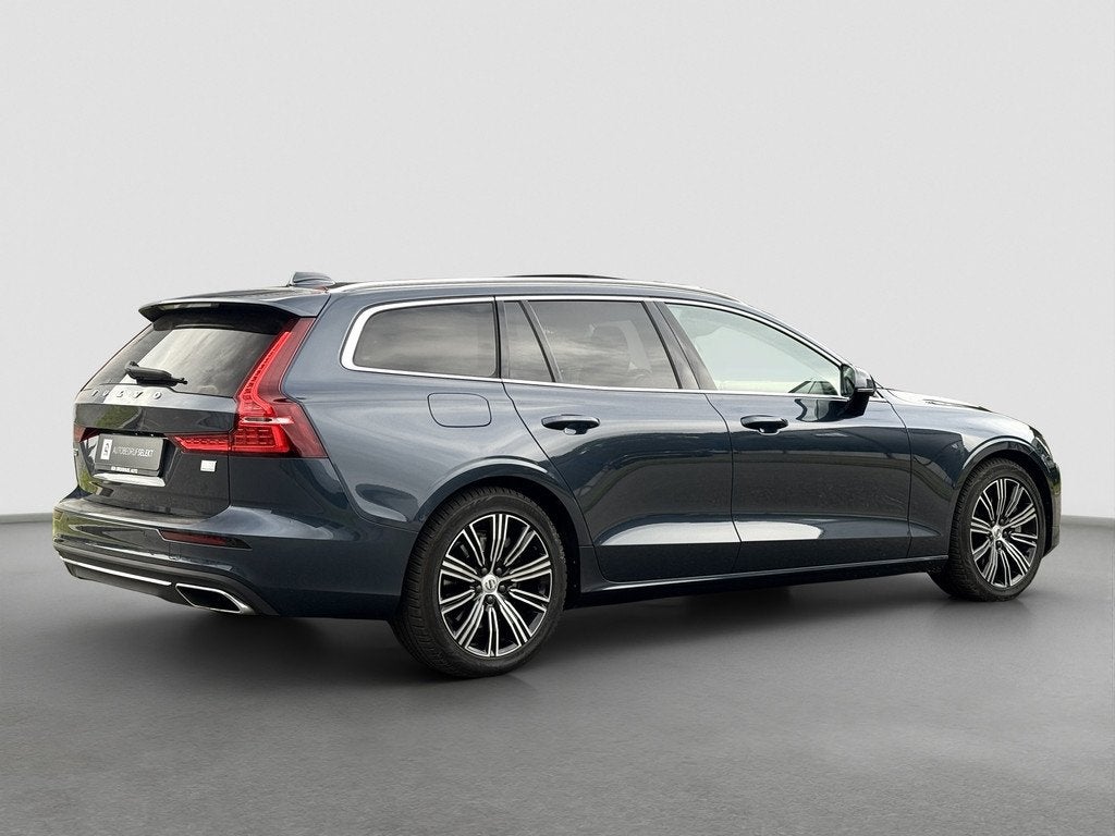 Volvo V60 2.0 T8 Recharge AWD Inscription | Pano | Trekhaak, Auto's, Volvo, Gebruikt, 4 cilinders, Blauw, 420 min