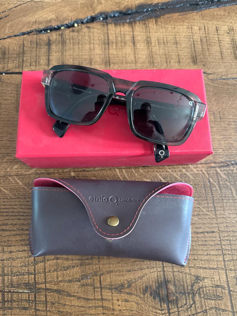 Etnia Barcelona zonnebril met etui, Sieraden, Tassen en Uiterlijk, Zonnebrillen en Brillen | Dames, Zo goed als nieuw, Zonnebril
