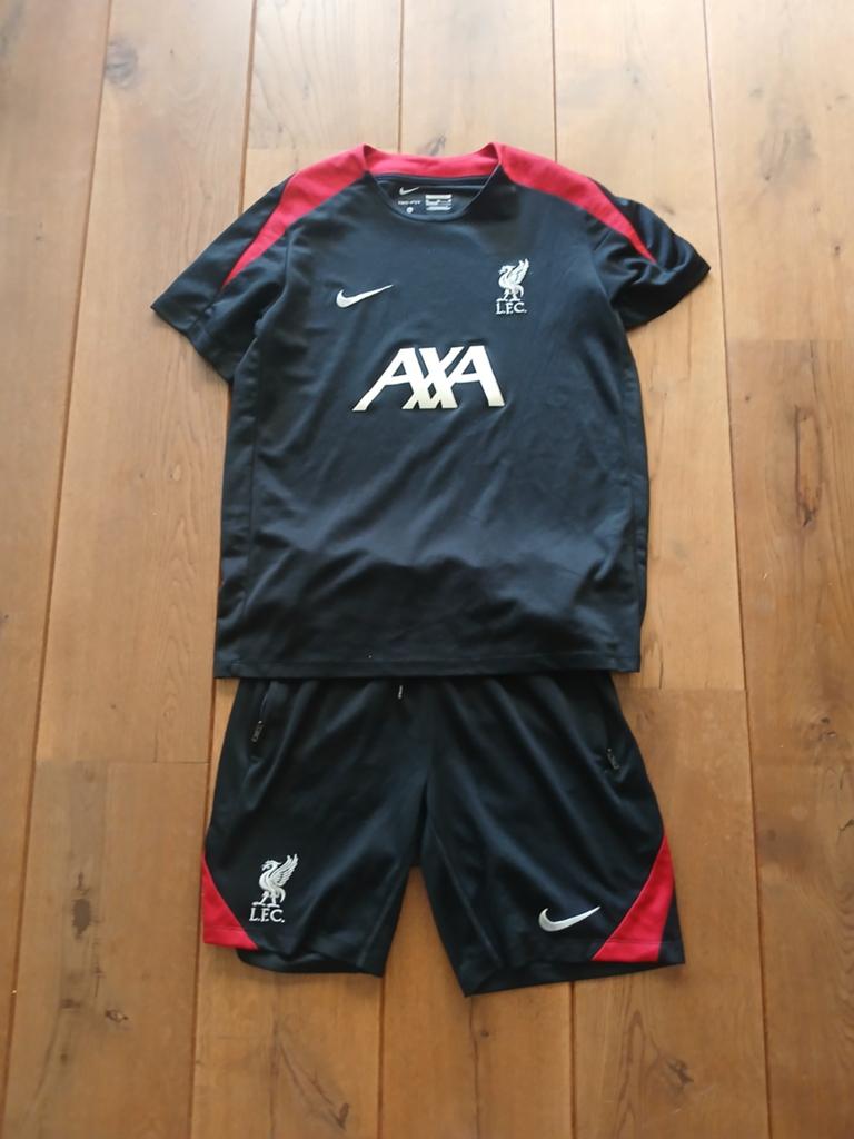 Nike setje Liverpool maat xl (kindermaat), Gebruikt, Jongen of Meisje, Ophalen of Verzenden, Setje