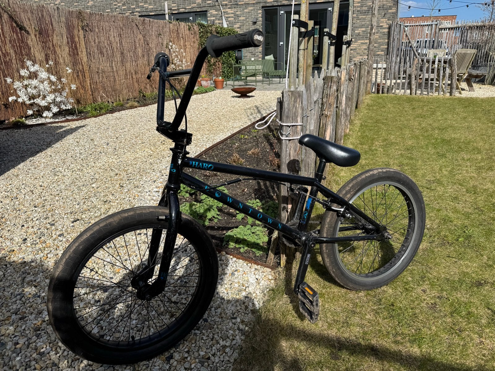 Haro Downtown DLX 2021 Freestyle BMX Fiets (20." - Zwart), Fietsen en Brommers, Ophalen, 16 tot 20 inch, Staal, Velgrem