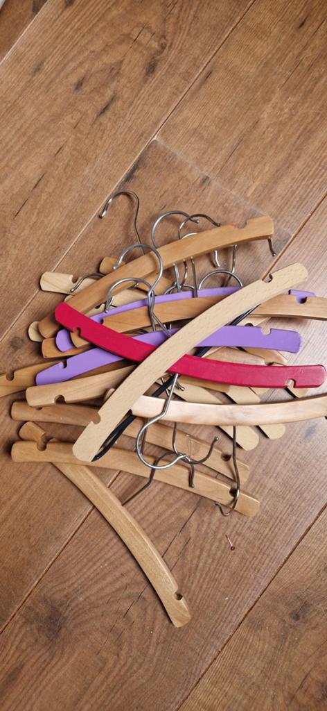 Partij houten kledinghangers, diverse kleuren, Ophalen, Hout, Kinderen