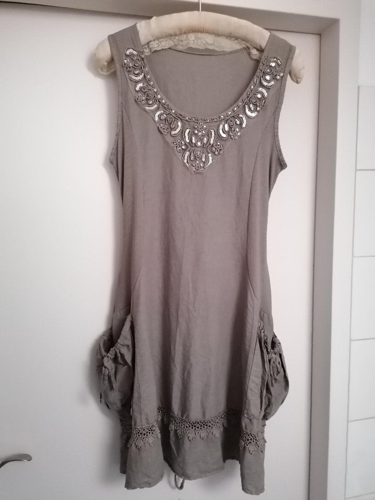 TRENDY taupekleur linnen tuniek met zakken en pailletten M, Kleding | Dames, Ophalen of Verzenden, Nieuw, Maat 38/40 (M), Overige kleuren