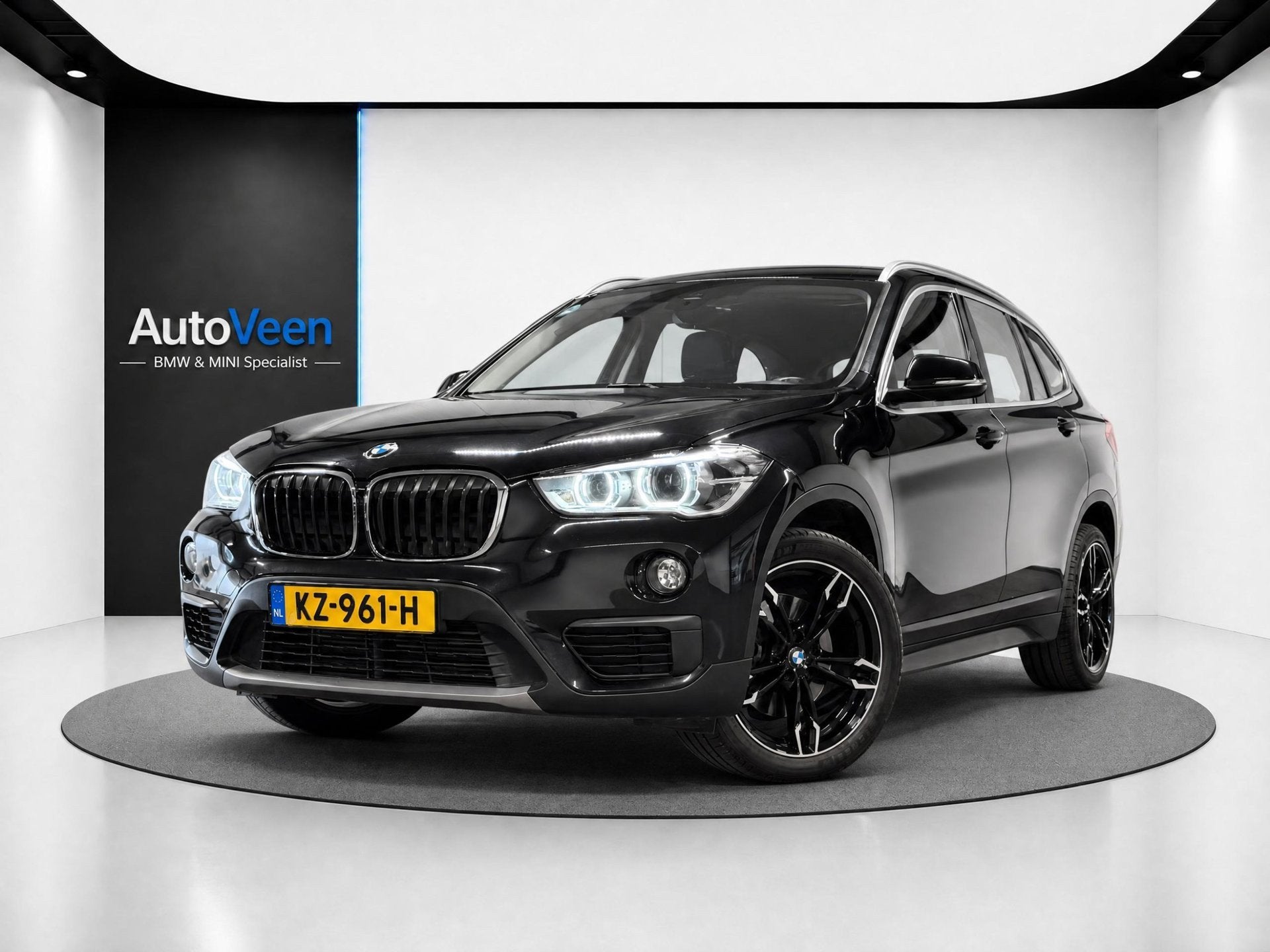 BMW X1 SDrive20i Centennial High Executive (LED, LEDER, STOE, Auto's, BMW, 1998 cc, Euro 6, Zwart, Bedrijf