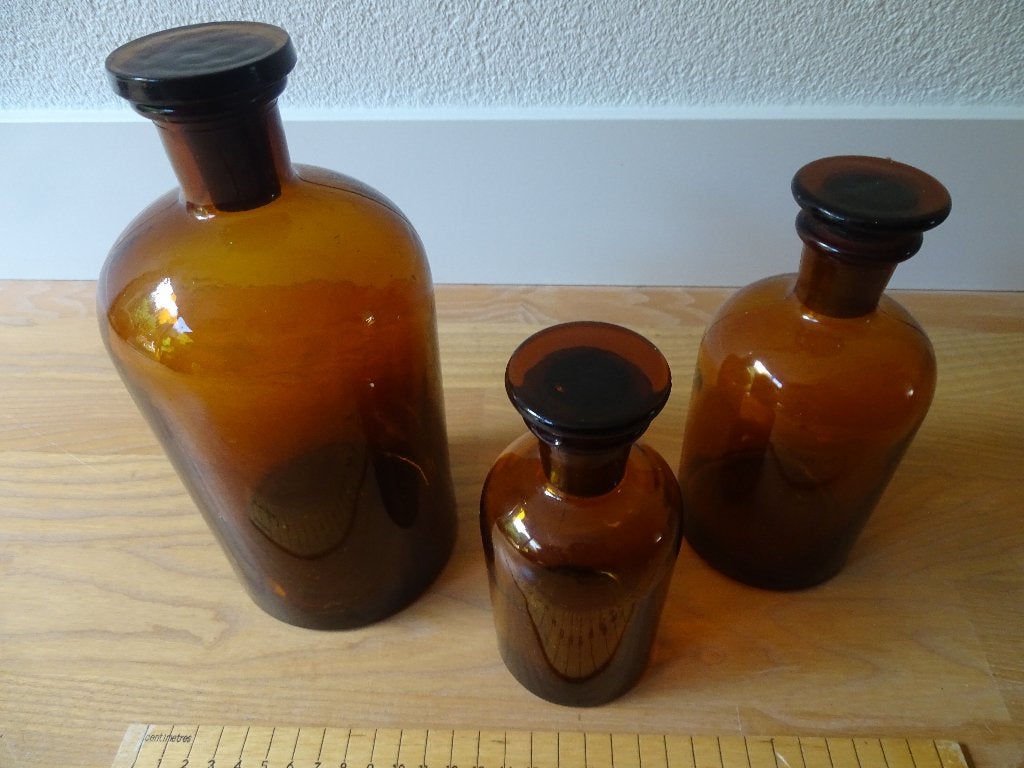 3 antieke apothekersflessen met mooie stolp, Ophalen of Verzenden