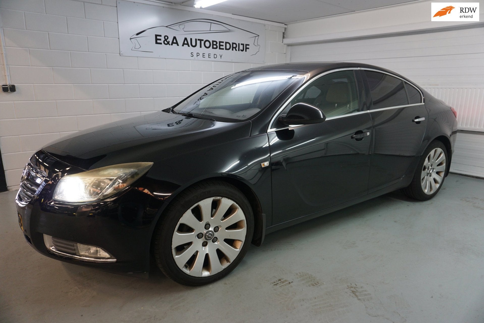 Opel Insignia 2.0 T Cosmo / LEDER / NAVI / EXPORT PRIJS, Auto's, Gebruikt, 4 cilinders, Zwart, Bedrijf
