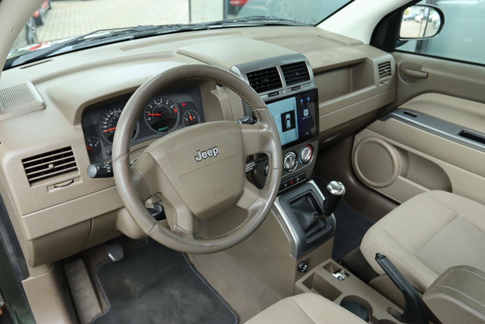 JEEP COMPASS 2.4 LIMITED | CARPLAY | CAMERA | SCHUIFDAK | TR, Auto's, 450 kg, Gebruikt, Beige, 4 cilinders