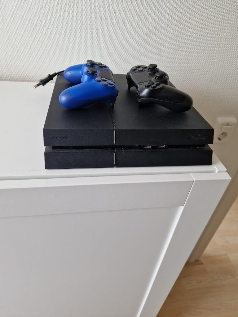 Playstation 4 met 2 contolles, Ophalen, Met 2 controllers, Original, 500 GB