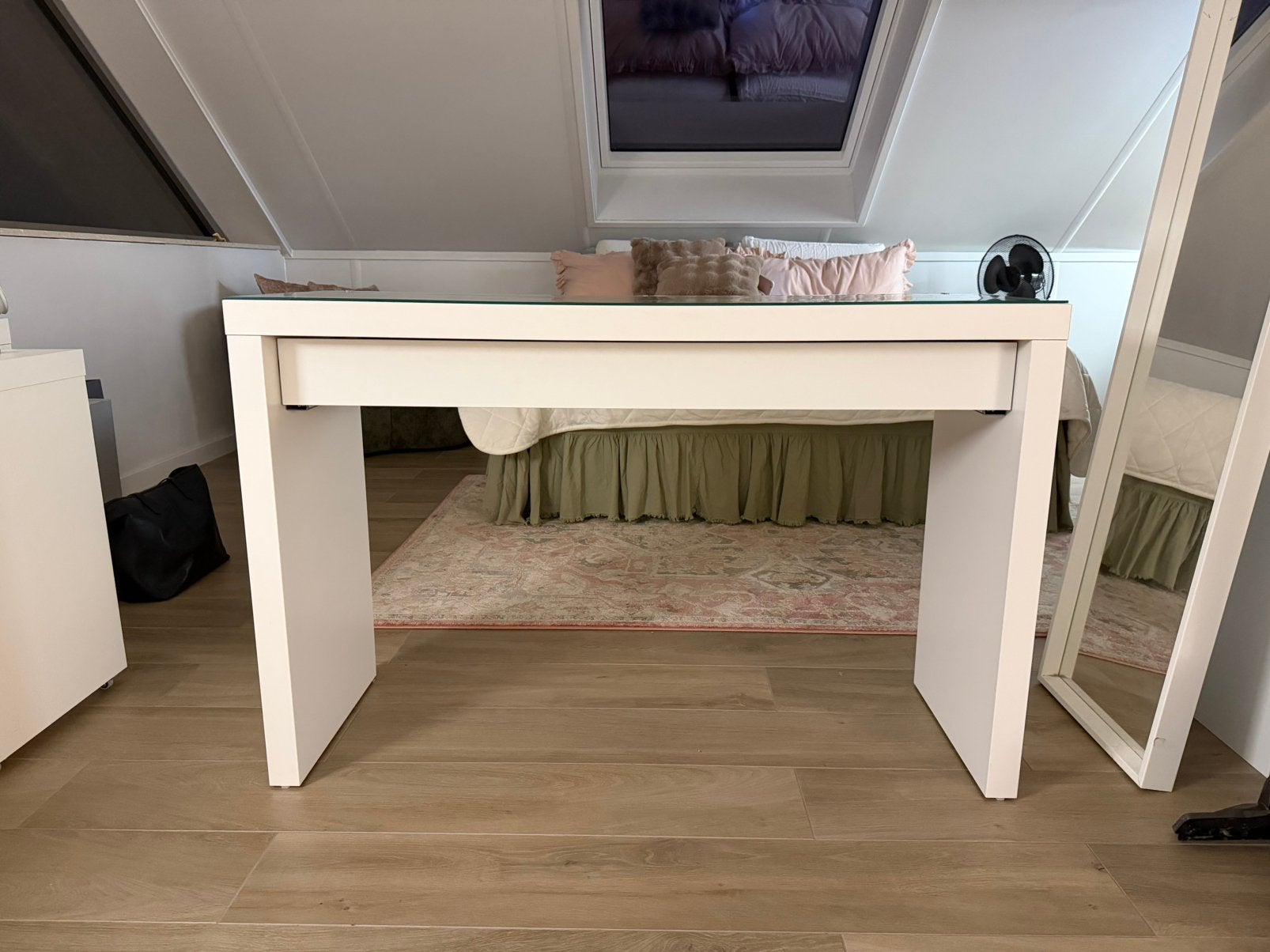 IKEA, MALM make-up tafel, wit, Huis en Inrichting, Tafels | Sidetables, Ophalen, 100 tot 150 cm, Glas, Zo goed als nieuw
