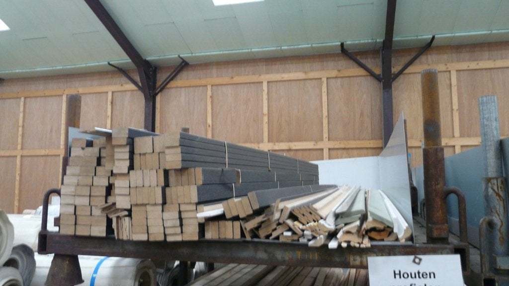 Partij houten profielen, plinten, hoekprofielen., Ophalen, Minder dan 25 mm, Nieuw, Plank