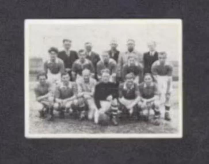 Voetbalplaatje BNC Finsterwolde 1951-1952, Ophalen of Verzenden, Zo goed als nieuw