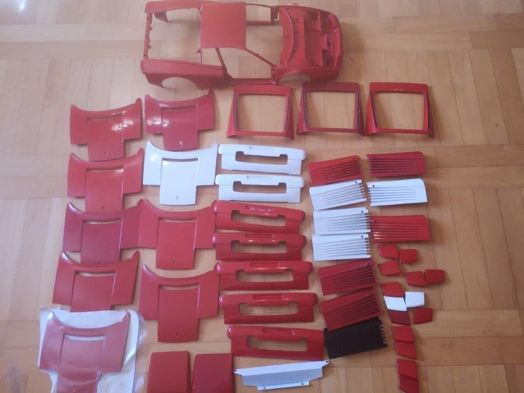 Metalen delen F40 en Testarossa Pocher 1/8 verschillende stu, Ophalen of Verzenden, Zo goed als nieuw, 1:5 t/m 1:8, Auto