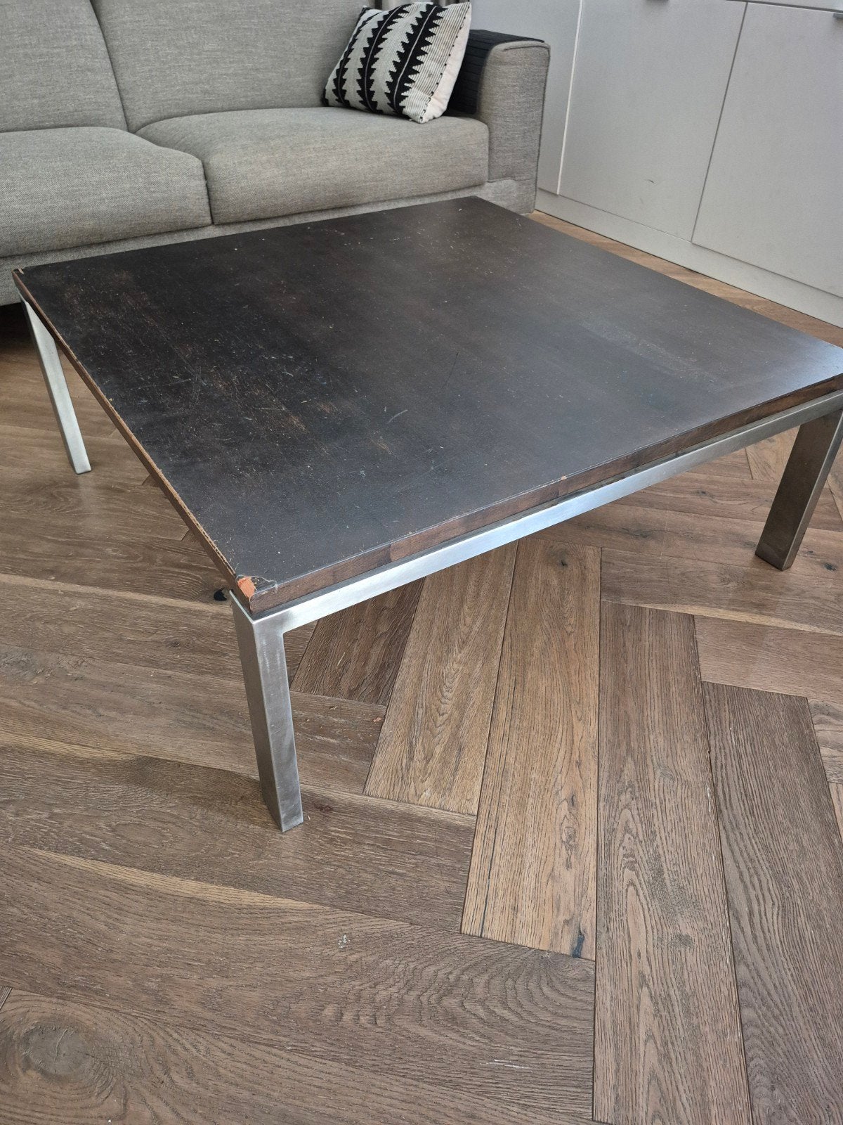 Moderne houten salontafel met rvs onderstel, Ophalen, Gebruikt, Vierkant, Overige houtsoorten