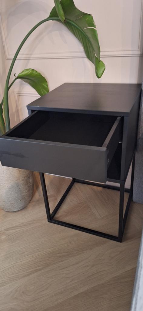 2x IKEA Vikhammer nachtkastjes - Zwart, Ophalen, Minder dan 45 cm, Metaal of Aluminium, 55 tot 70 cm