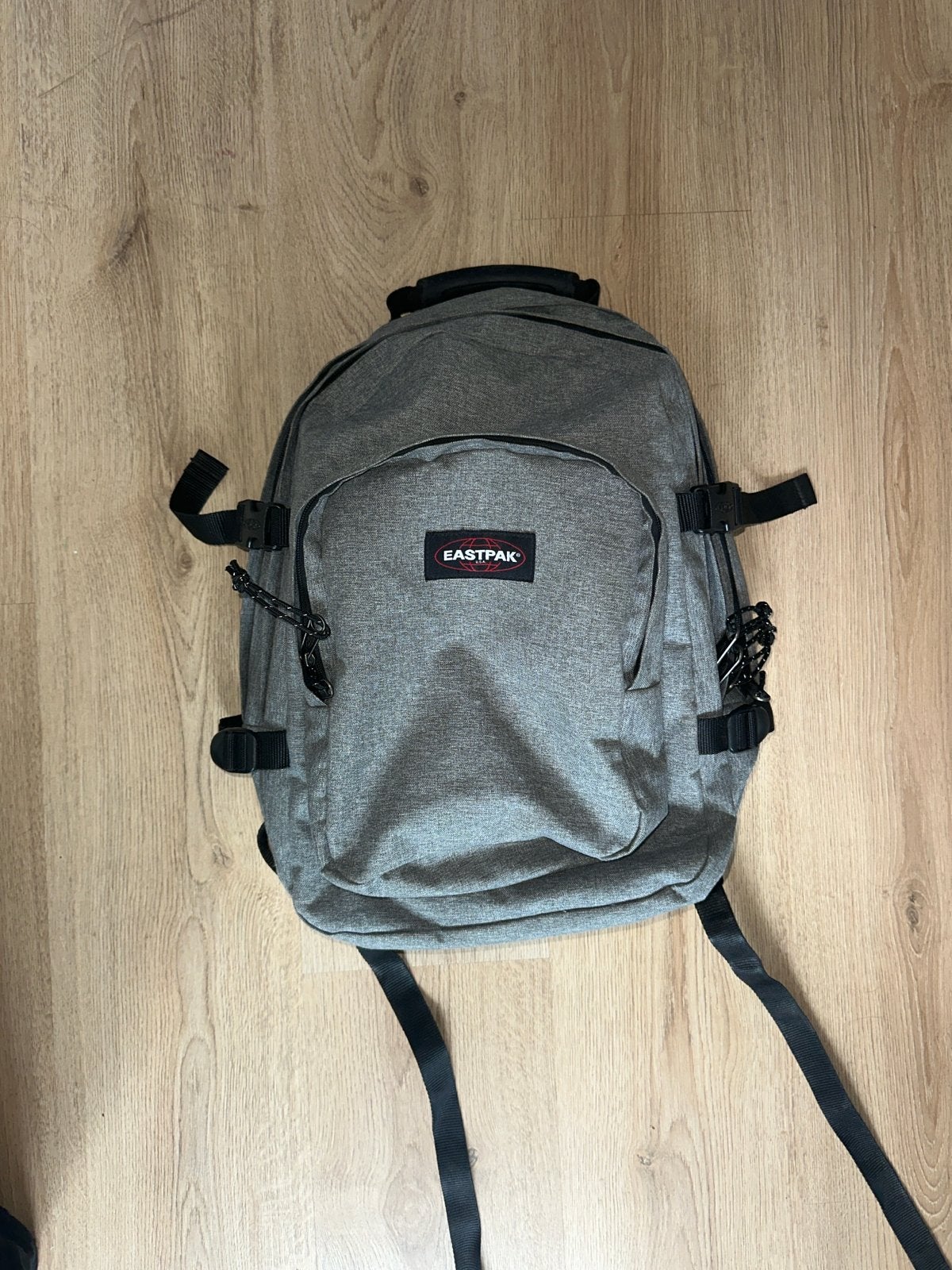 Eastpak provider Rugtas - grijs, 25 tot 40 cm, Nieuw, Eastpak, Ophalen