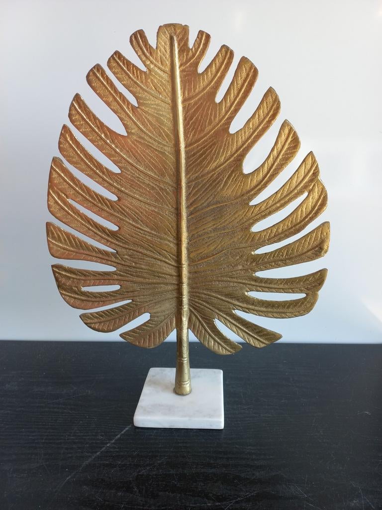 Gouden Monstera blad op marmeren voet - decoratie, Ophalen of Verzenden, Zo goed als nieuw, Goud, Metaal