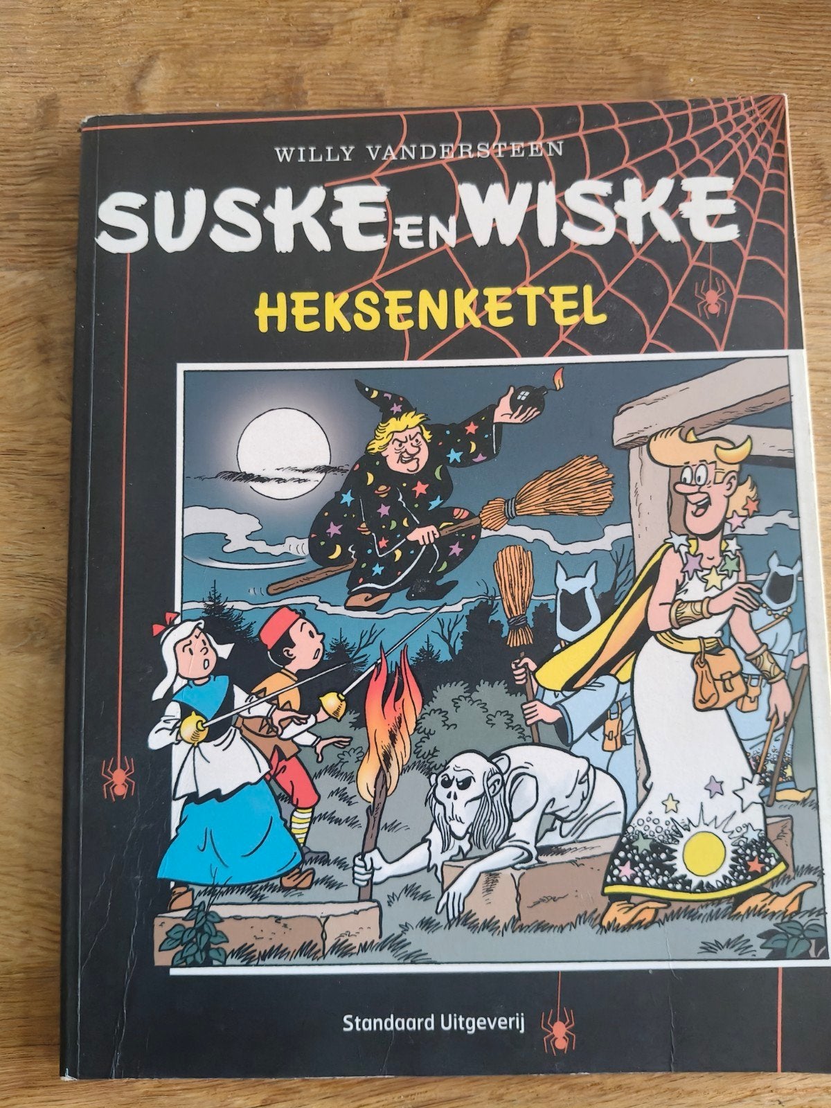 Suske en Wiske - Heksenketel (Griezelbundel / Trilogie), Gelezen, Willy Vandersteen, Eén stripboek, Ophalen of Verzenden