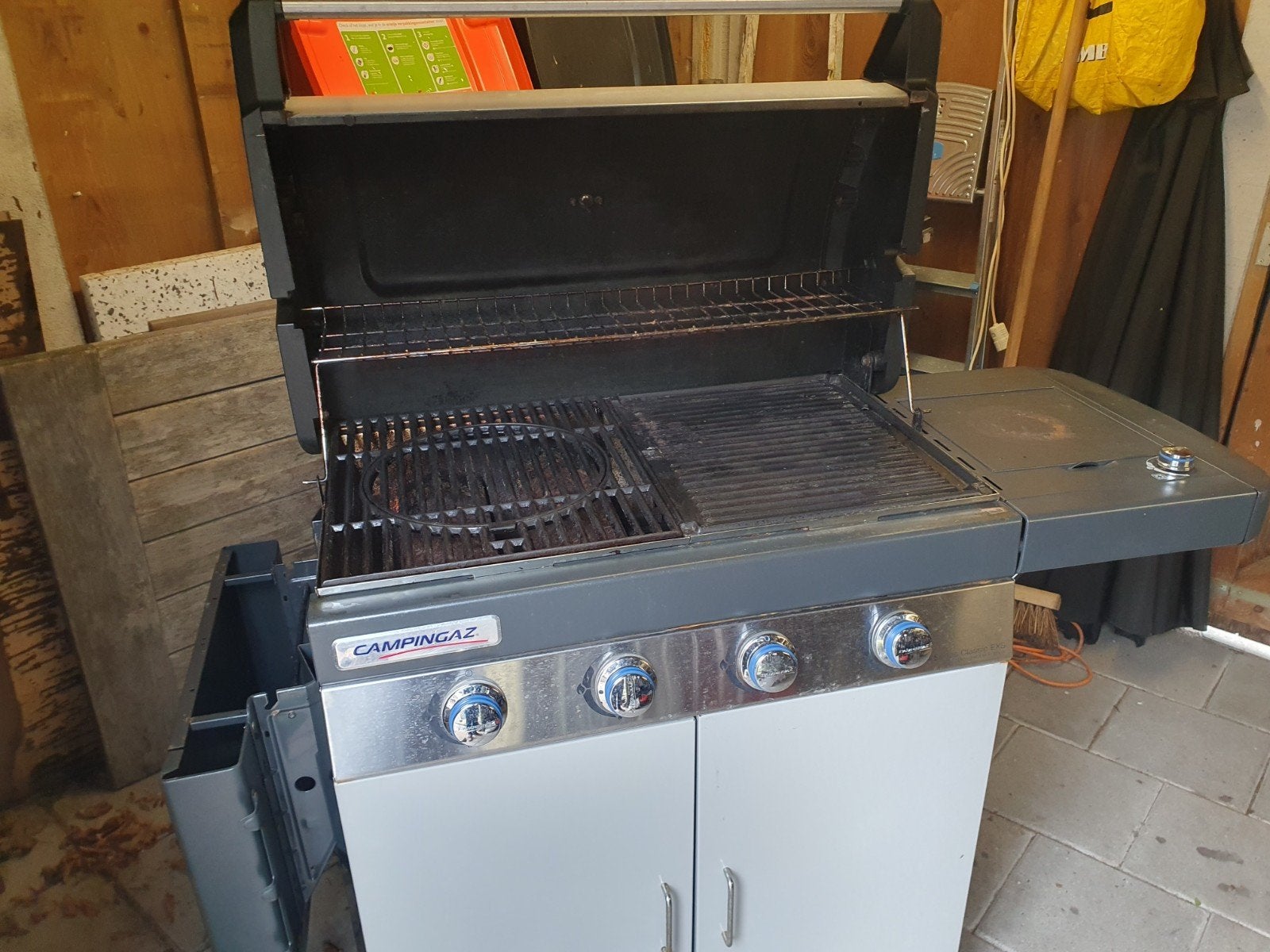 Campingaz 4 serie gas barbecue, Ophalen