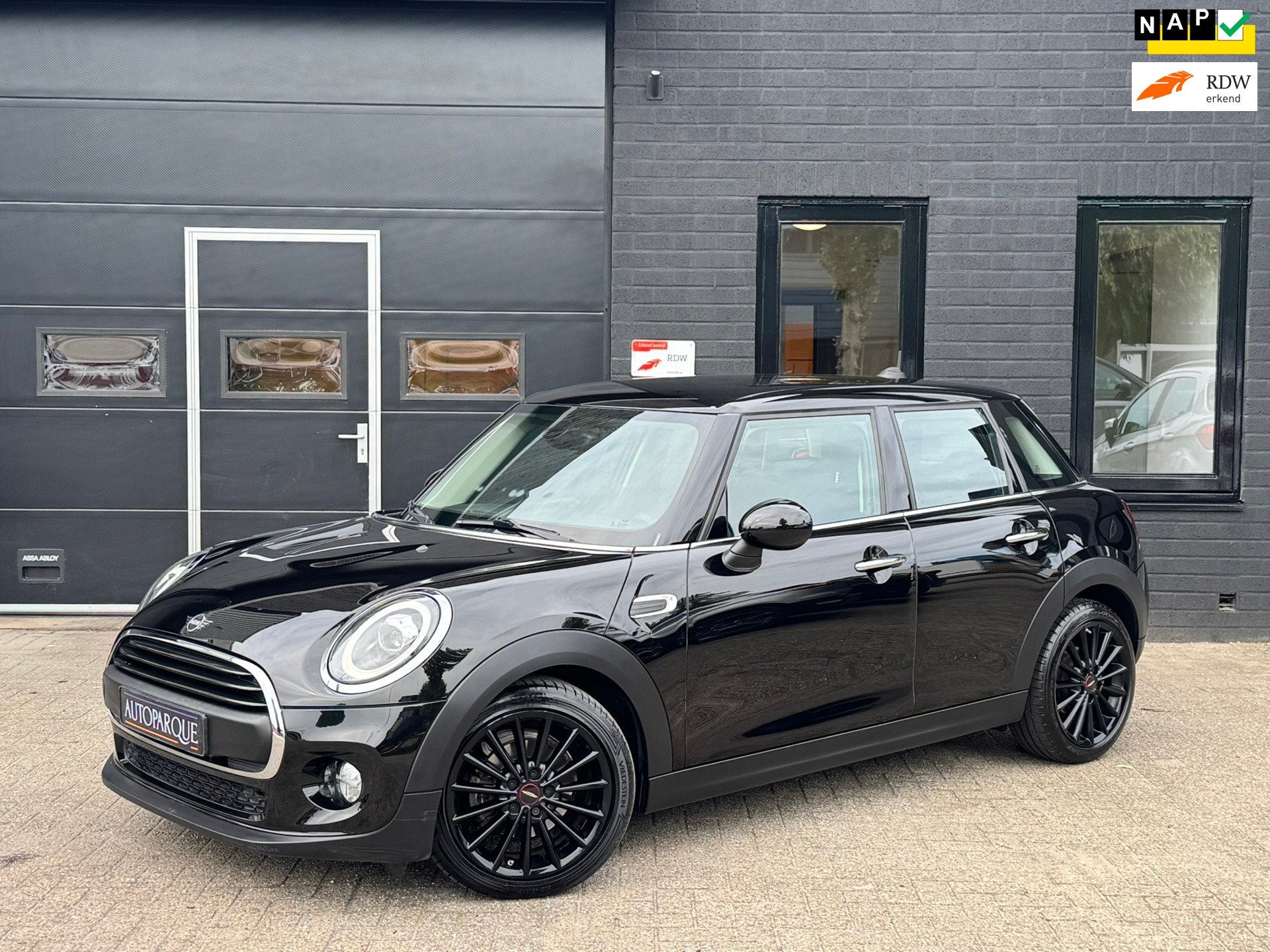 Mini 5-Deurs 1.5 One Pepper - Origineel NL - Automaat, Auto's, Automatische klimaatregeling, Stof, Gebruikt, Euro 6