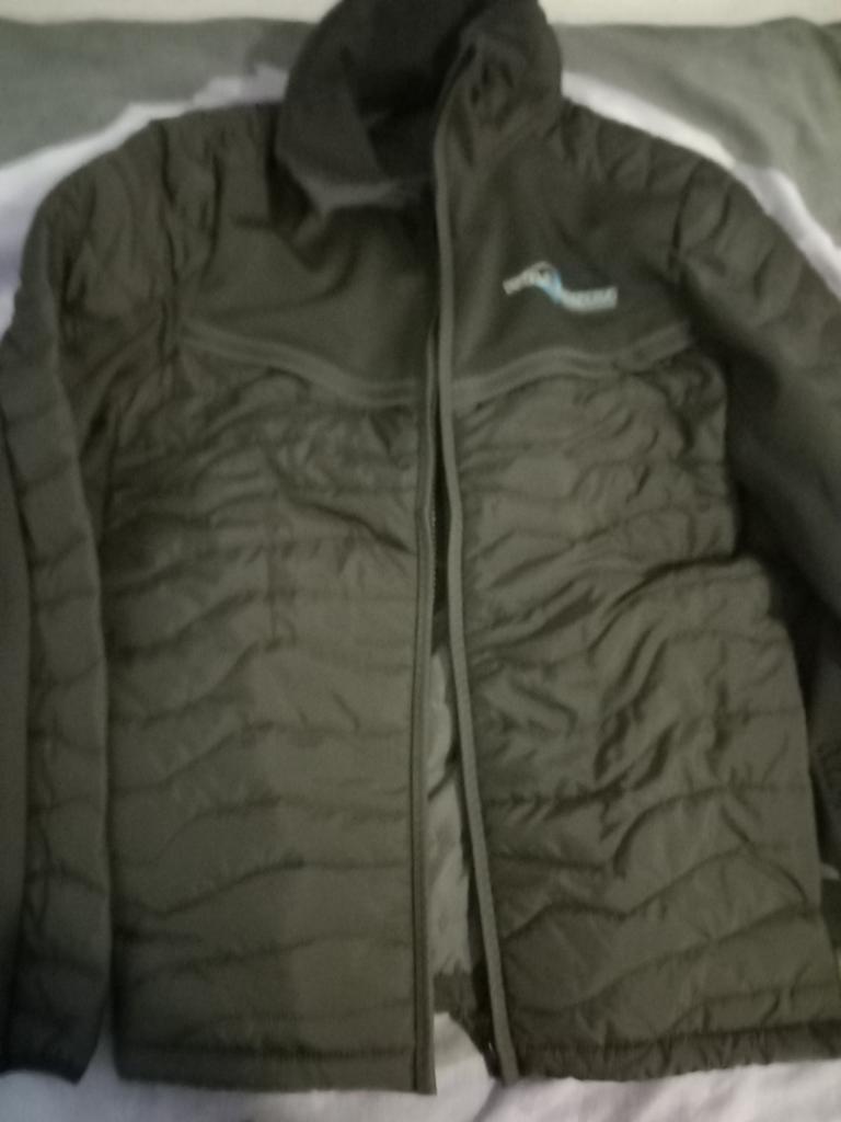 Donkergroene gewatteerde jas met logo, Onbekend, Overige maten, Ophalen of Verzenden, Gedragen