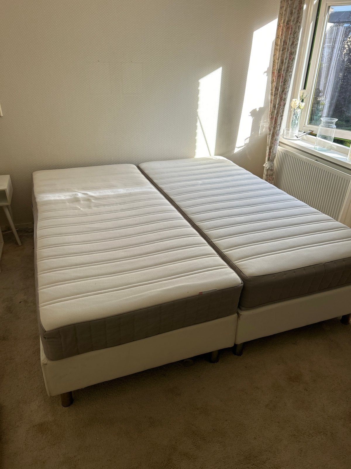 Gratis IKEA Hamarvik boxspring met matrassen, Gebruikt, Tweepersoons, Ophalen of Verzenden, 180 cm