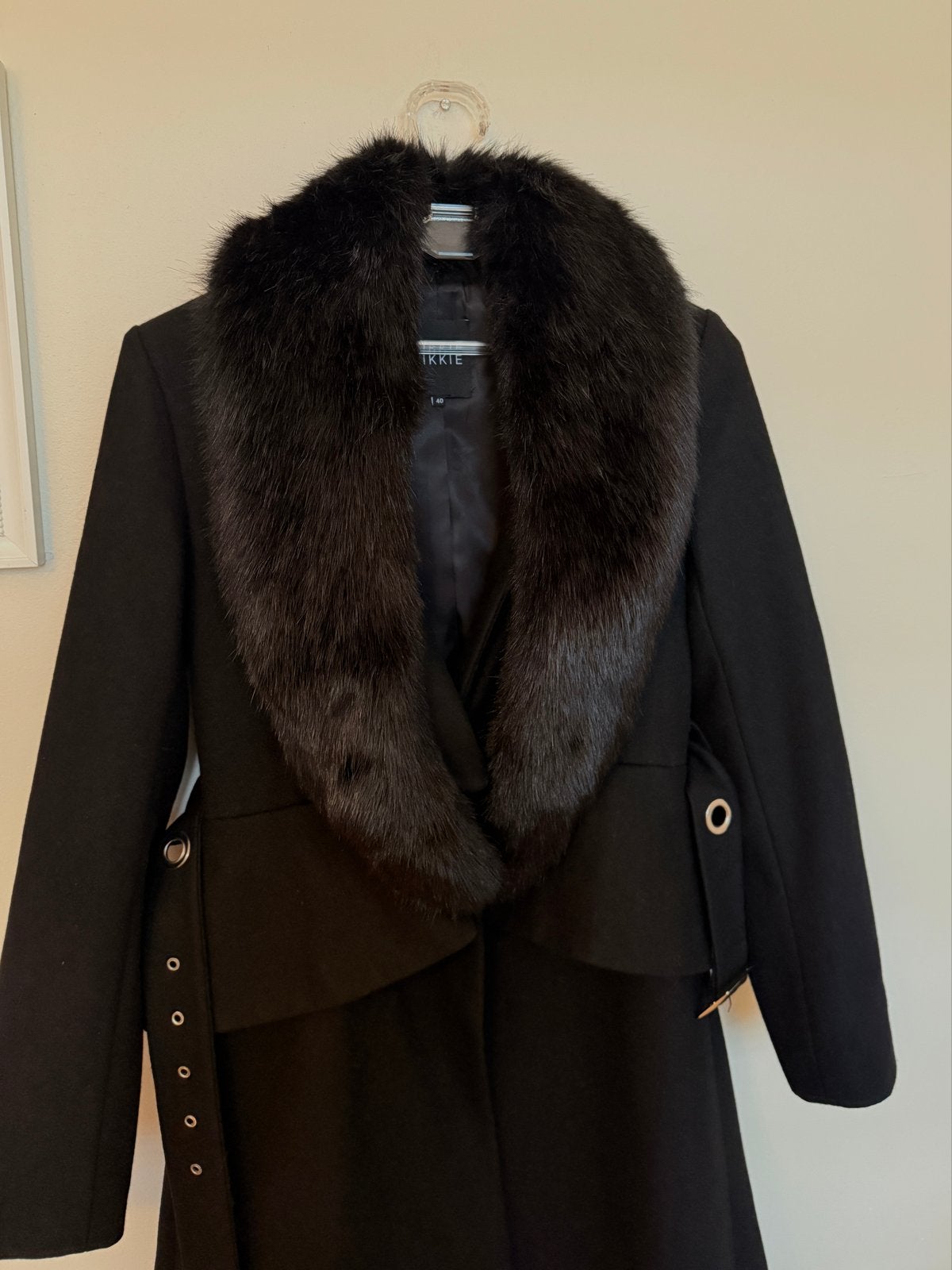 Nikkie zwarte wollen jas met afneembare bontkraag, Kleding | Dames, Jassen | Winter, Ophalen of Verzenden, Zo goed als nieuw, Maat 38/40 (M)