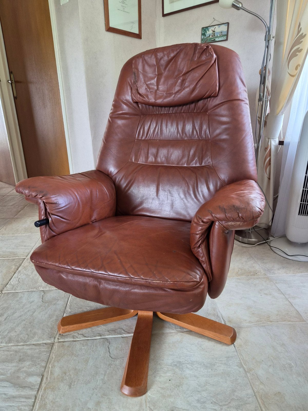 Comfortabele bruine leren relaxfauteuil, Ophalen, Gebruikt, Klassiek, Comfortabel, 75 tot 100 cm