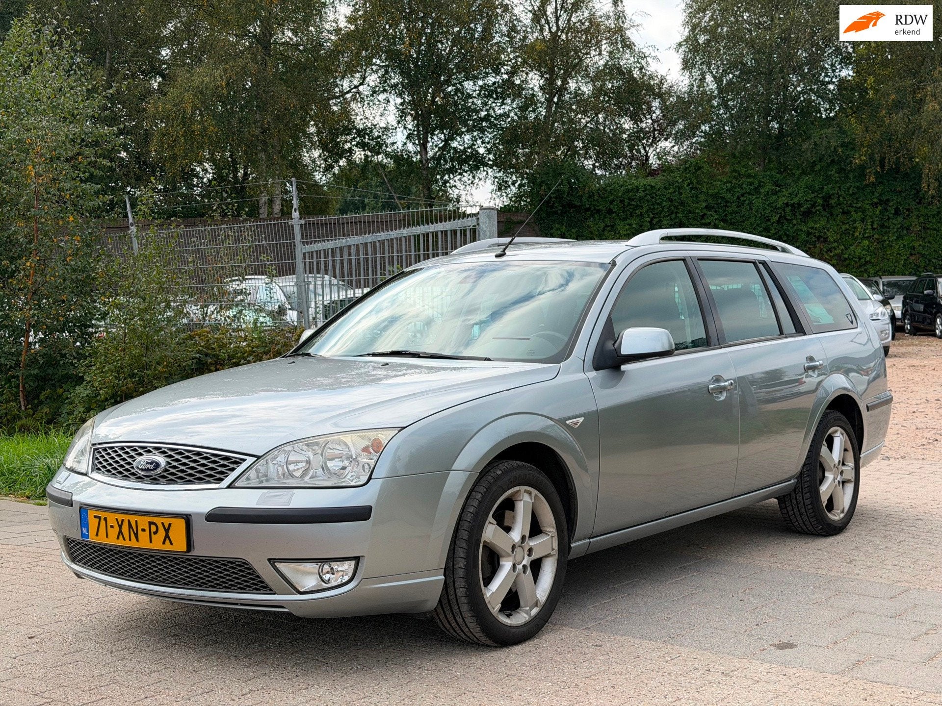 Ford Mondeo Wagon 1.8-16V Platinum AIRCO CRUISE NAVI PDC, Auto's, Gebruikt, 4 cilinders, Euro 4, 1500 kg