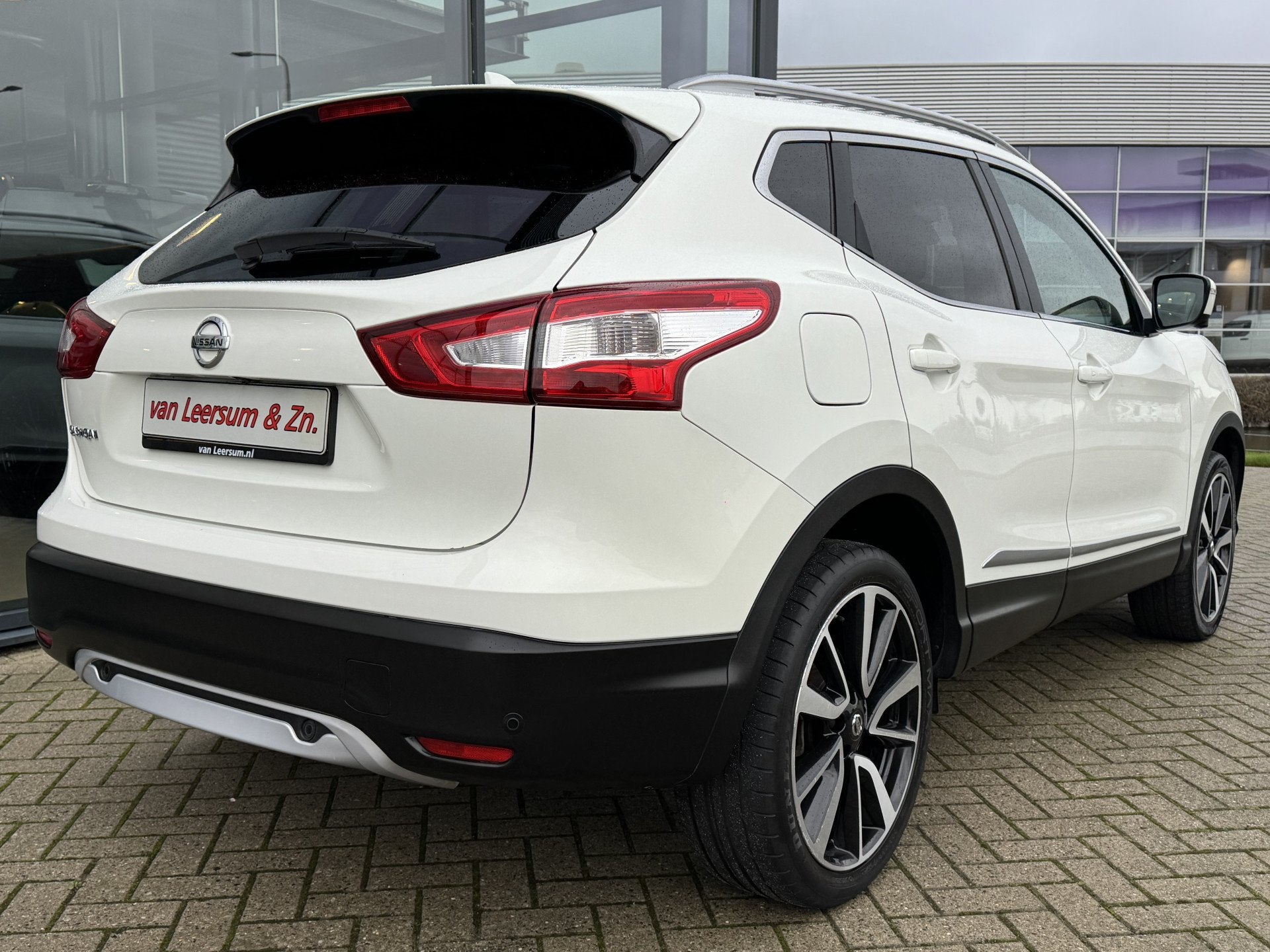 Nissan QASHQAI 1.2 Tekna | Pano | Stoelverwarming | 360 grad, 4 cilinders, 116 pk, Wit, Bedrijf