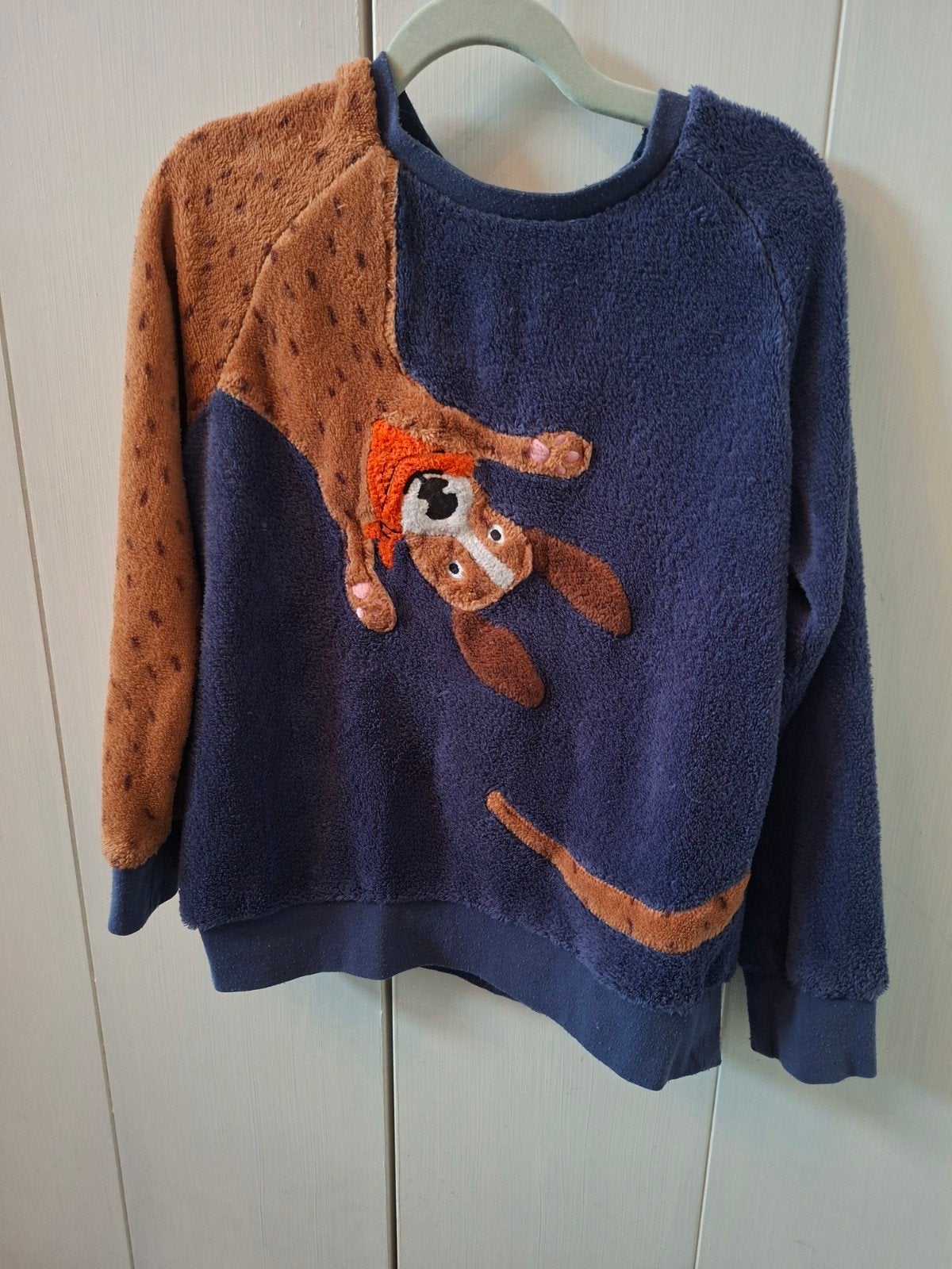 Hema fleece pyjama/huispak met hond maat 122/128, Nacht- of Onderkleding, Jongen of Meisje, Ophalen of Verzenden, Zo goed als nieuw