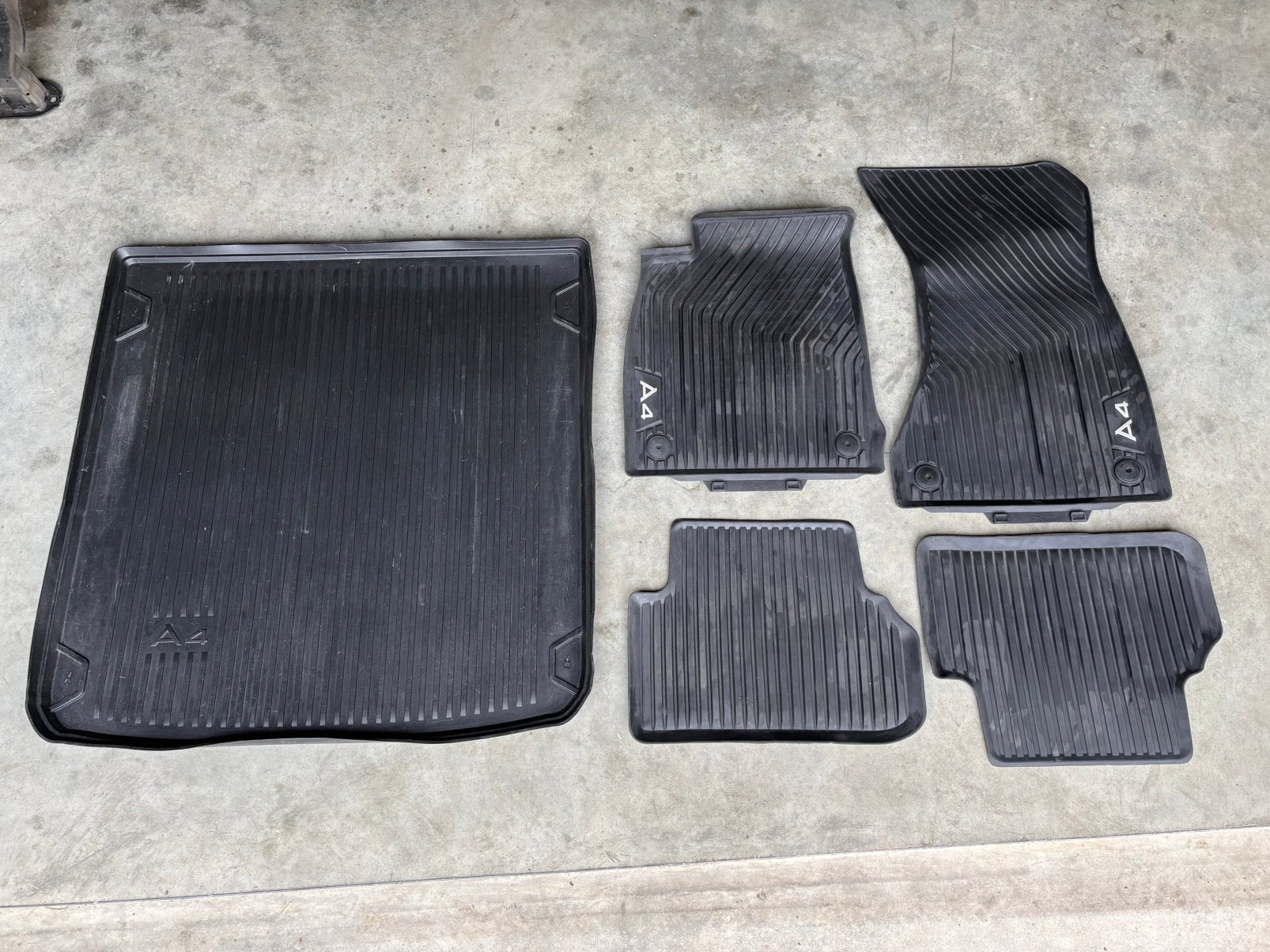 Audi A4 Avant rubber mattenset, Ophalen, Zo goed als nieuw