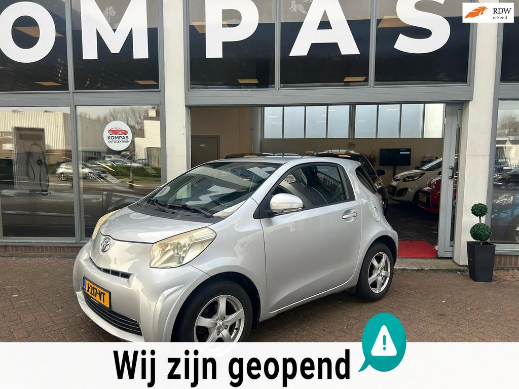 Toyota IQ 1.0 VVTi Comfort |AIRCO|APK2027|MULTIF.STUUR|LM.VE, Auto's, Toyota, Gebruikt, 4 stoelen, Bedrijf, Handgeschakeld