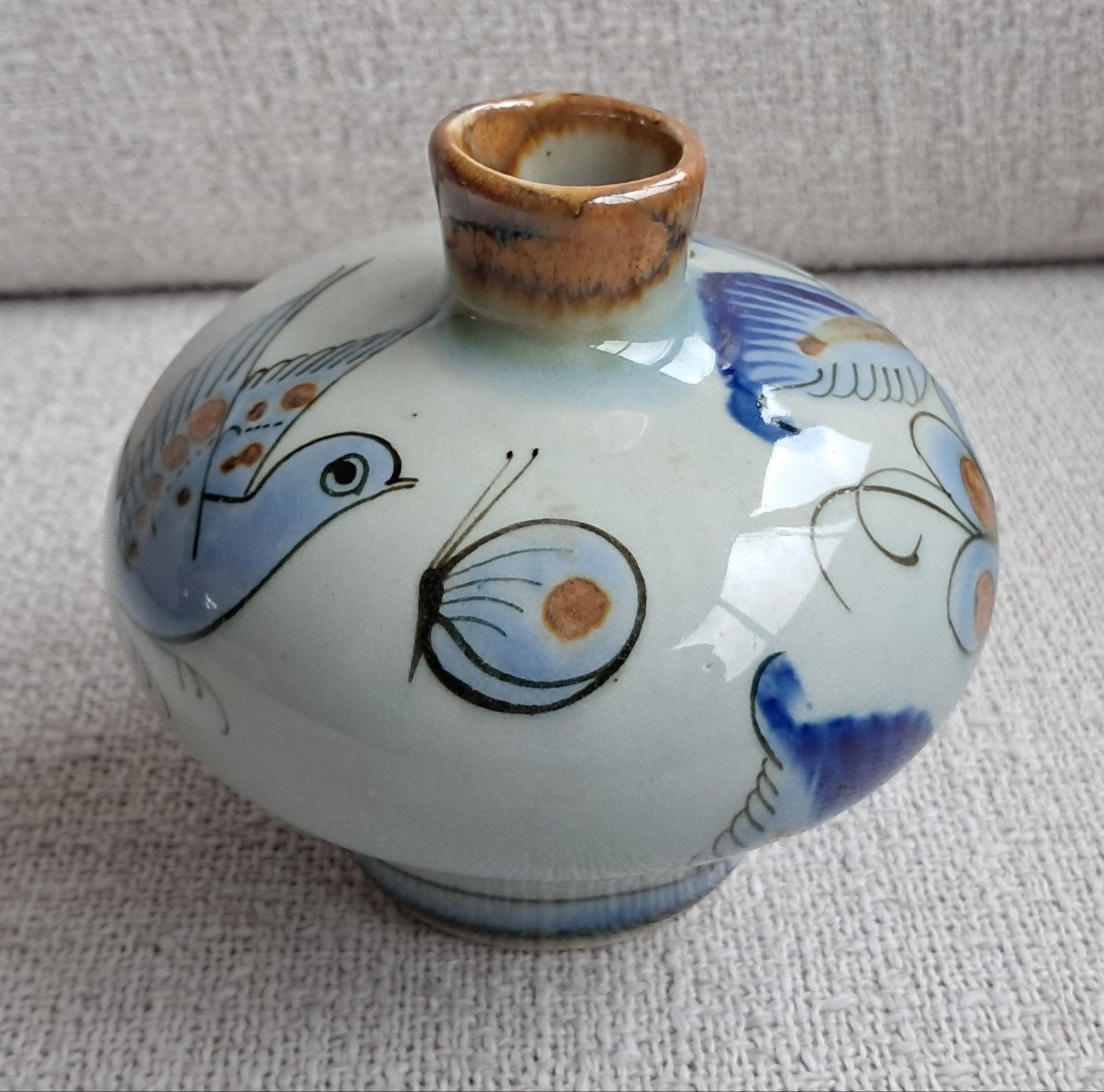 Vintage Mexicaanse Talavera vaasje met vogel en vlinder, Ophalen of Verzenden
