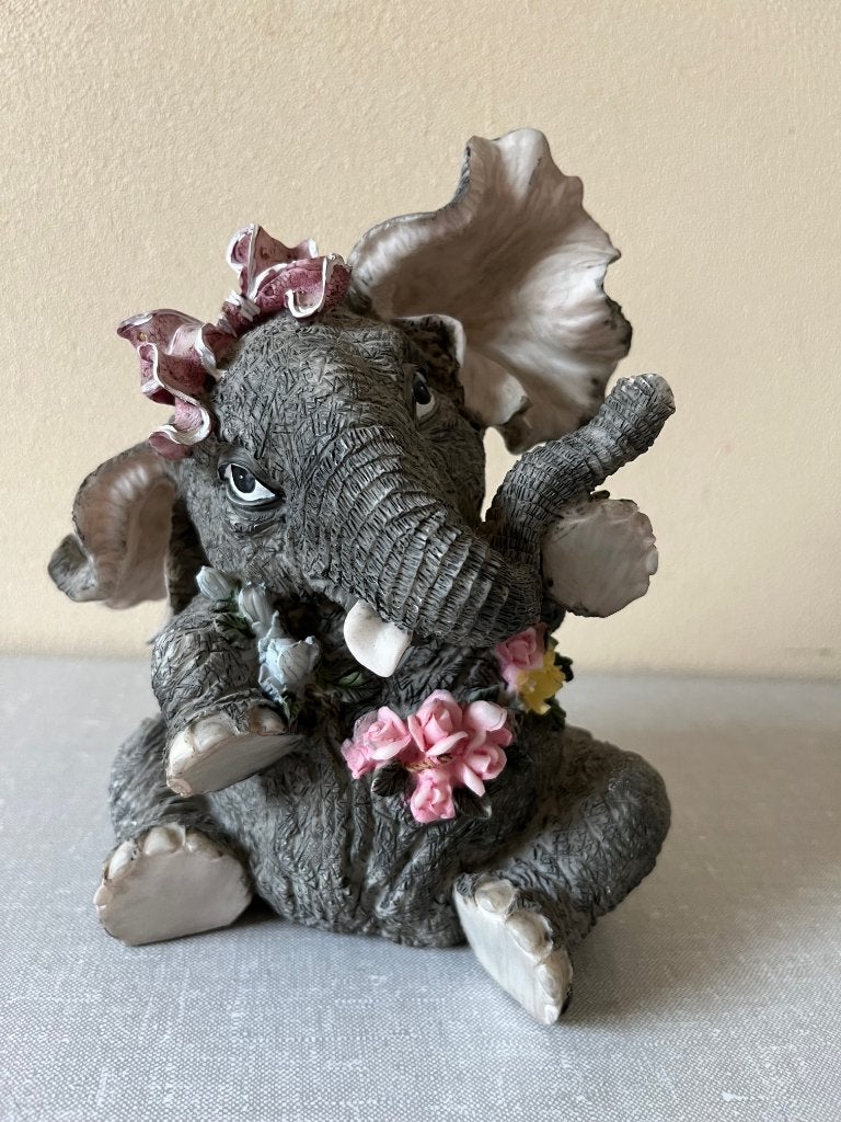 NIEUWE spaarpot zittende OLIFANT met bloemen, Ophalen of Verzenden, Nieuw, Kunststof, Dier
