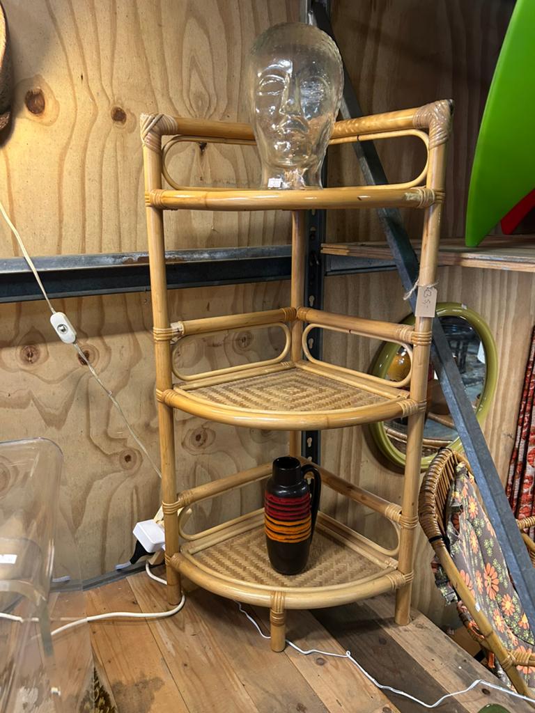 Vintage rotan/ webbing hoek kast, Verzamelen, Retro, Huis en Inrichting, Ophalen