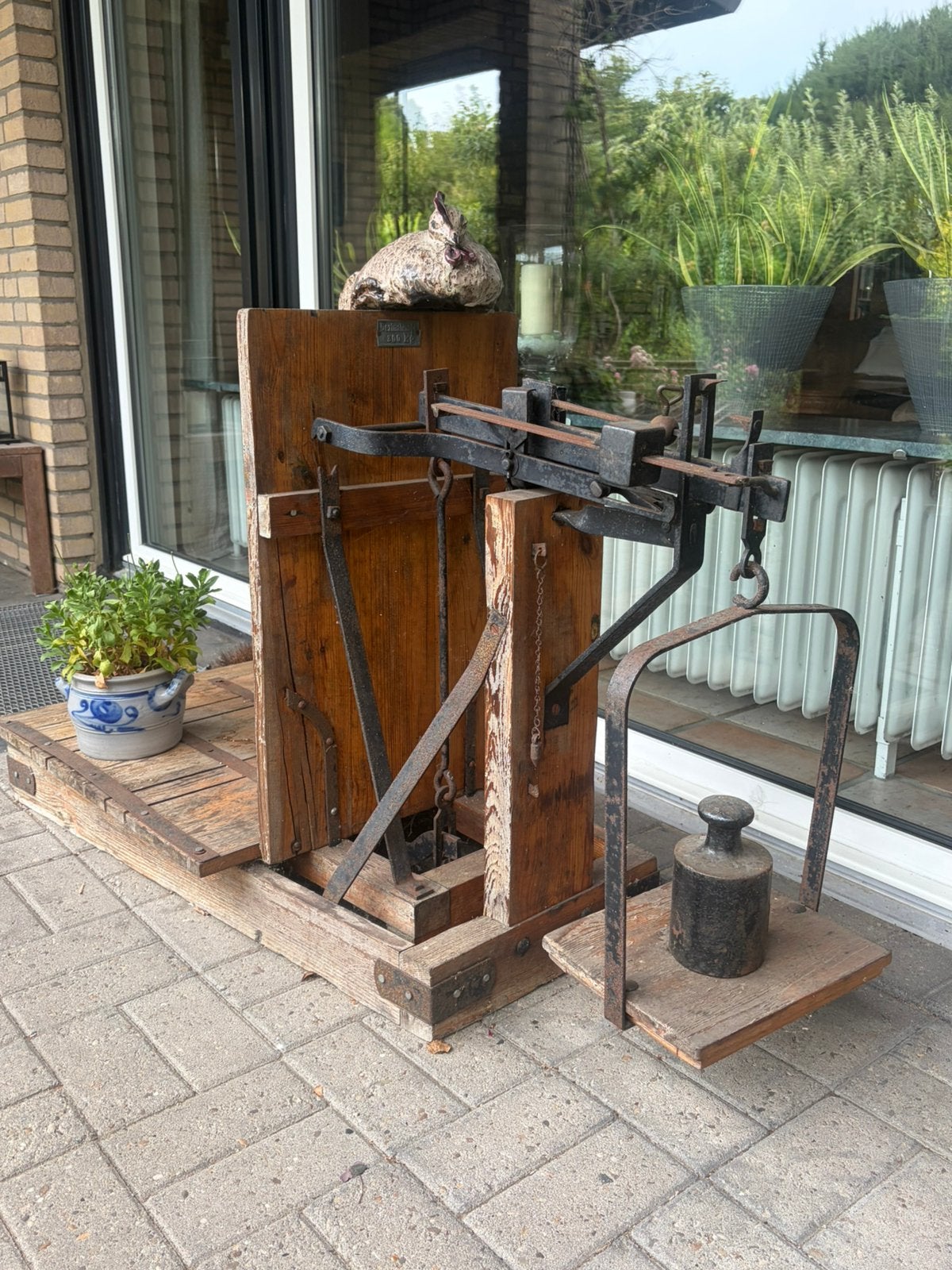 Oude kaasweegschaal, Ophalen