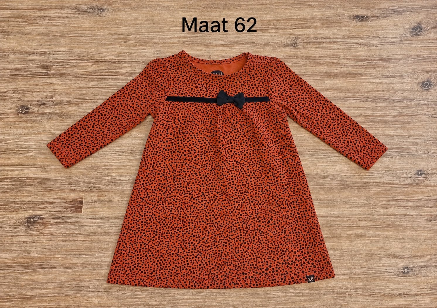 Z8 Bruine Jurk met Zwarte Stippen en Strikje Maat 62, Ophalen of Verzenden, Zo goed als nieuw, Meisje, Jurkje of Rokje