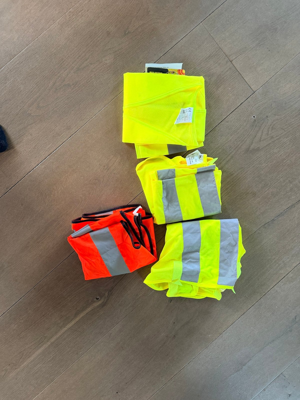 Set van 4 veiligheidsvesten (3 geel, 1 oranje), Ophalen of Verzenden, Gebruikt