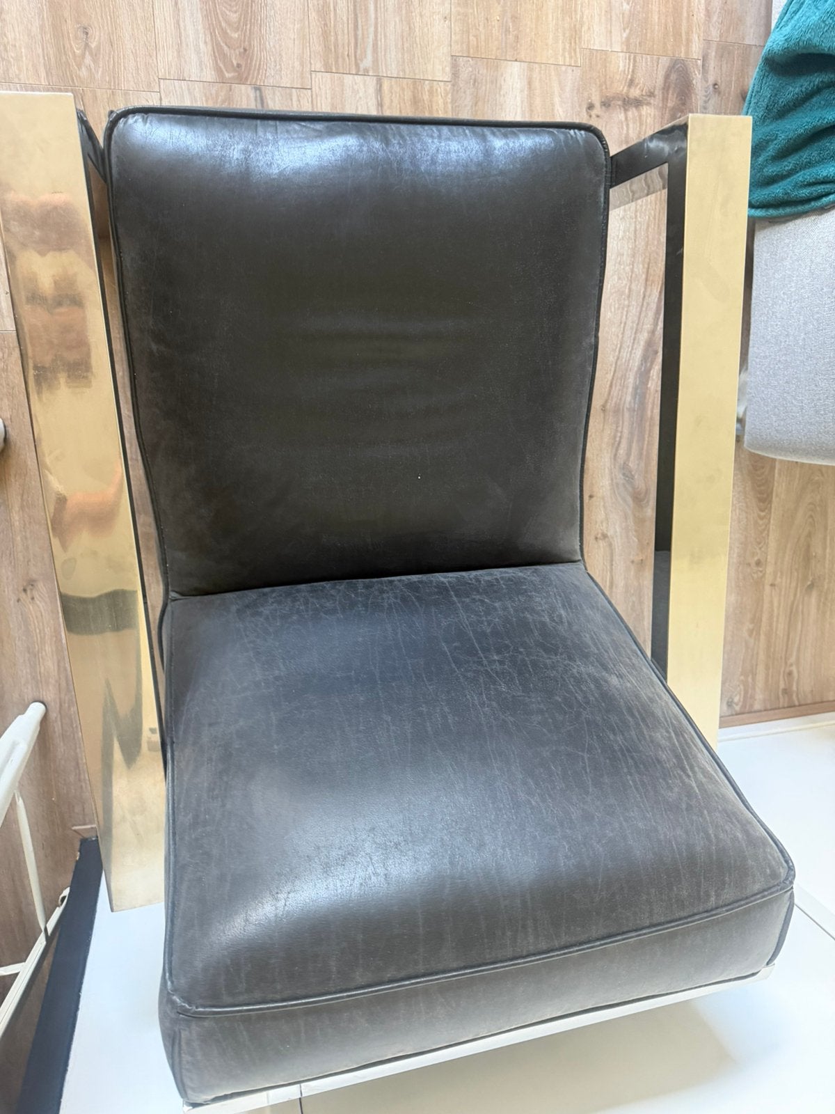 Riviera Maison stoelen ( 2 stuks), Ophalen, Zo goed als nieuw, Leer