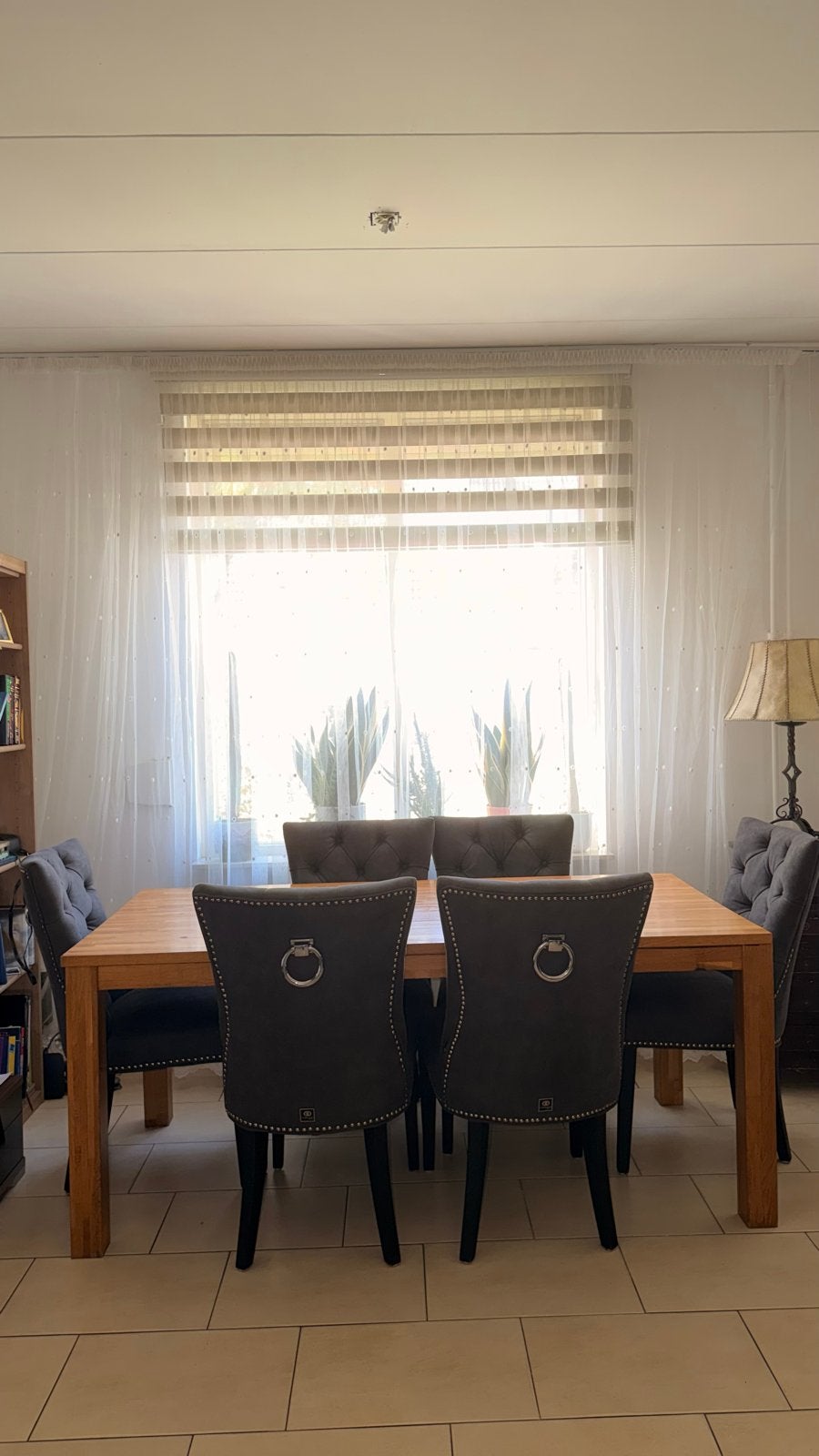 Houten eettafel met 6 donkergrijze Dubbelman Design stoelen, Ophalen, Gebruikt, Grijs, Vijf, Zes of meer stoelen