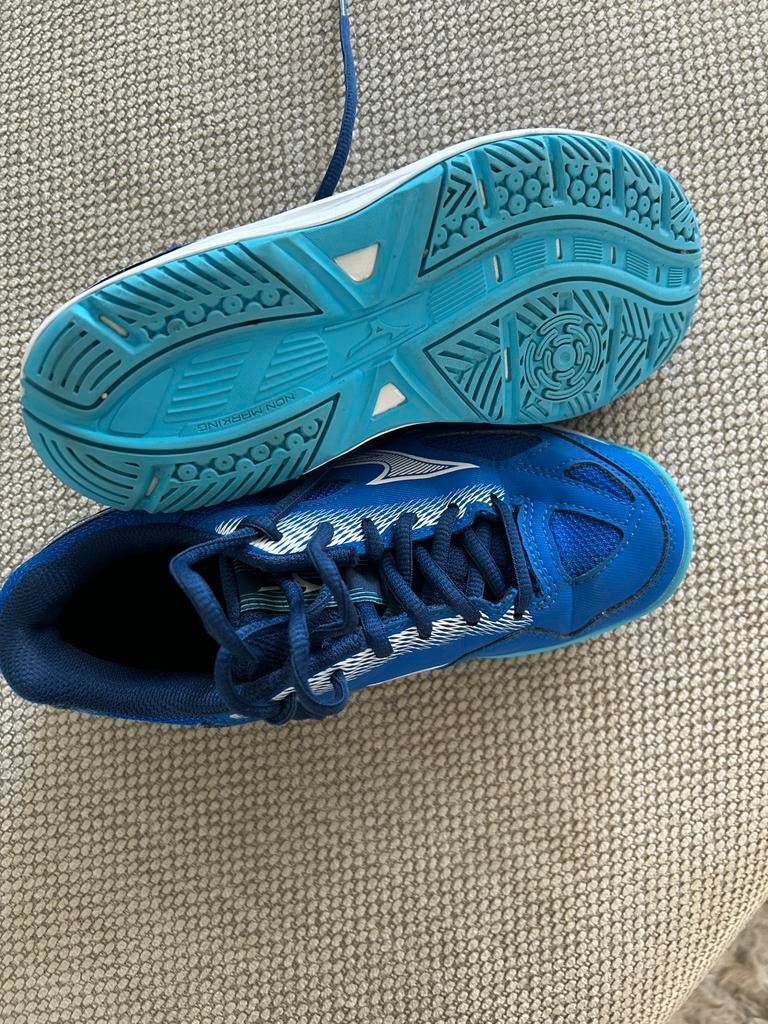 Zaal Korfbalschoenen maat 34,5 merk mizuno, Ophalen of Verzenden, Zo goed als nieuw, Schoenen