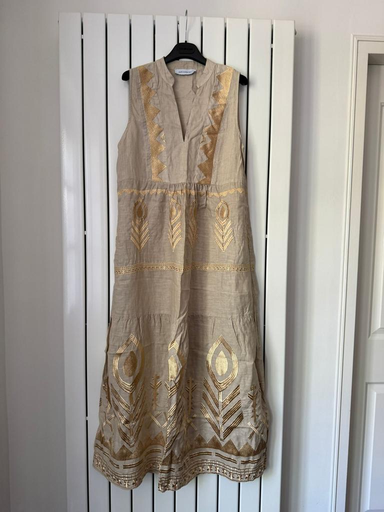 GREEK ARCHAIC KORI - Maxi Beige | Goud Jurk | S, Kleding | Dames, Beige, Ophalen of Verzenden, Zo goed als nieuw, Maat 36 (S)