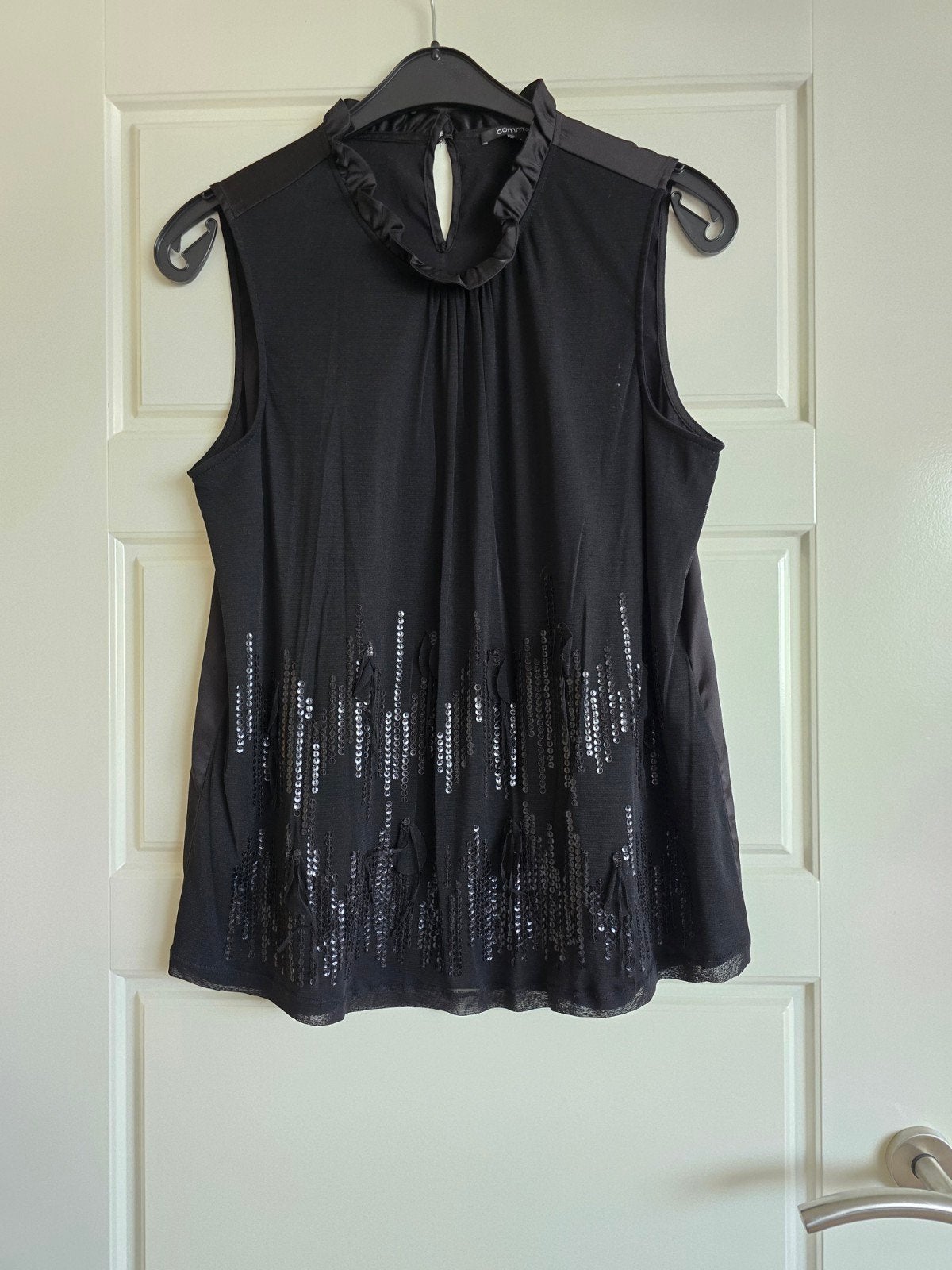 Te koop nieuwe zwarte blouse, maat 44 merk Comma., Zwart, Maat 42/44 (L), Nieuw, Zonder mouw