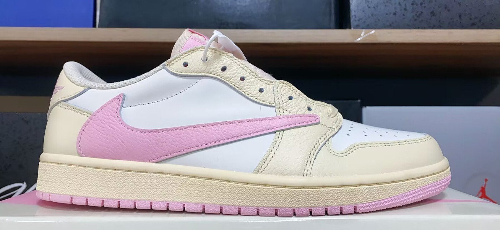 Air Jordan Travis Scott Shy Pink, Verzenden, Nieuw, Overige kleuren, Sneakers of Gympen