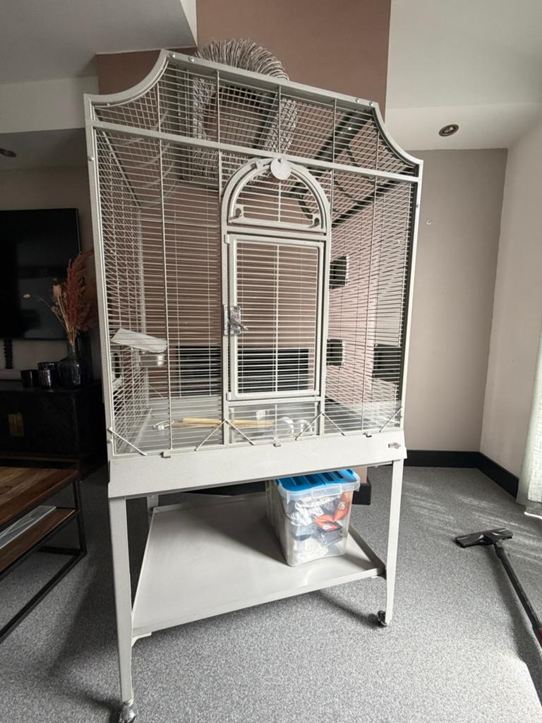 Vogelkooi met toebehoren van Molani, Dieren en Toebehoren, Ophalen of Verzenden, Zo goed als nieuw, Metaal, Vogelkooi