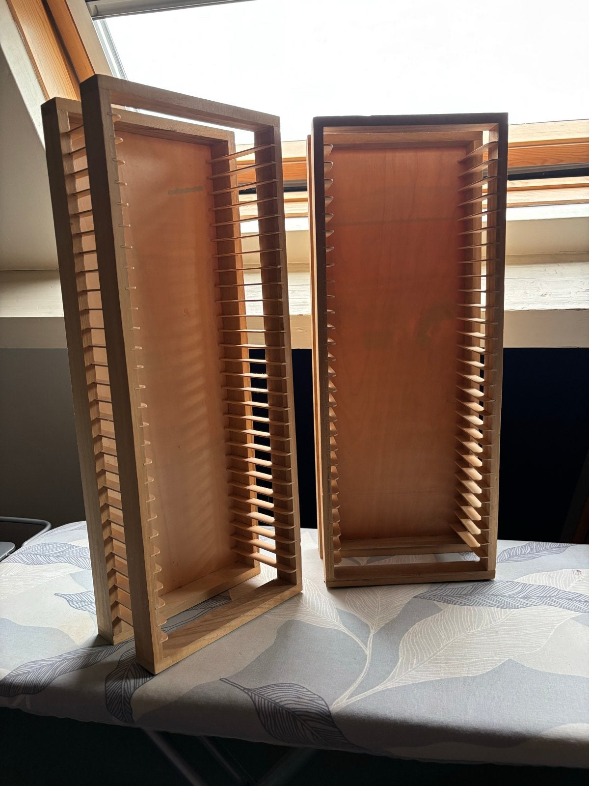 Houten CD/DVD rekken - set van 2, Ophalen, Gebruikt, 25 tot 75 discs, Hout