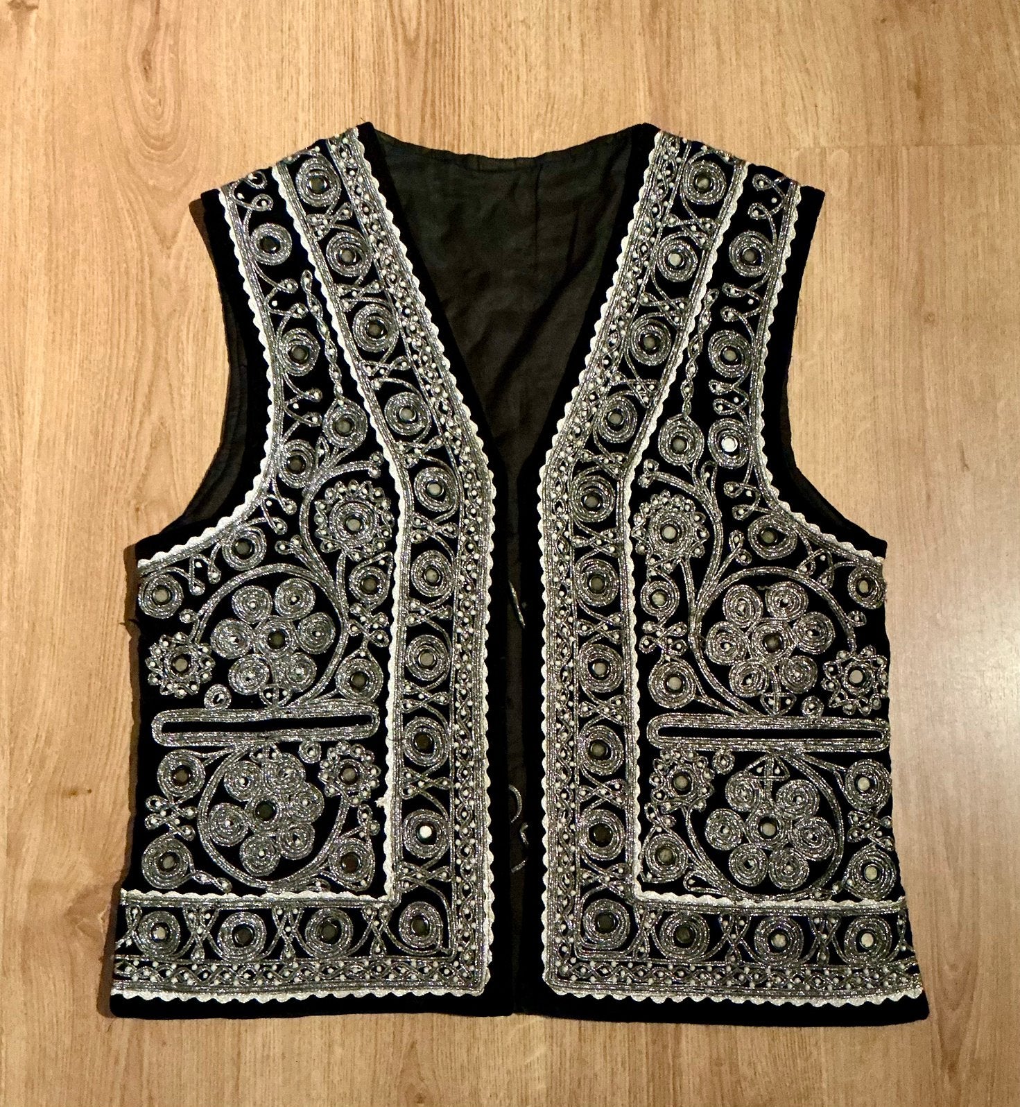 Folkloristisch zwart fluweel herengilet, Ophalen of Verzenden, Nieuw