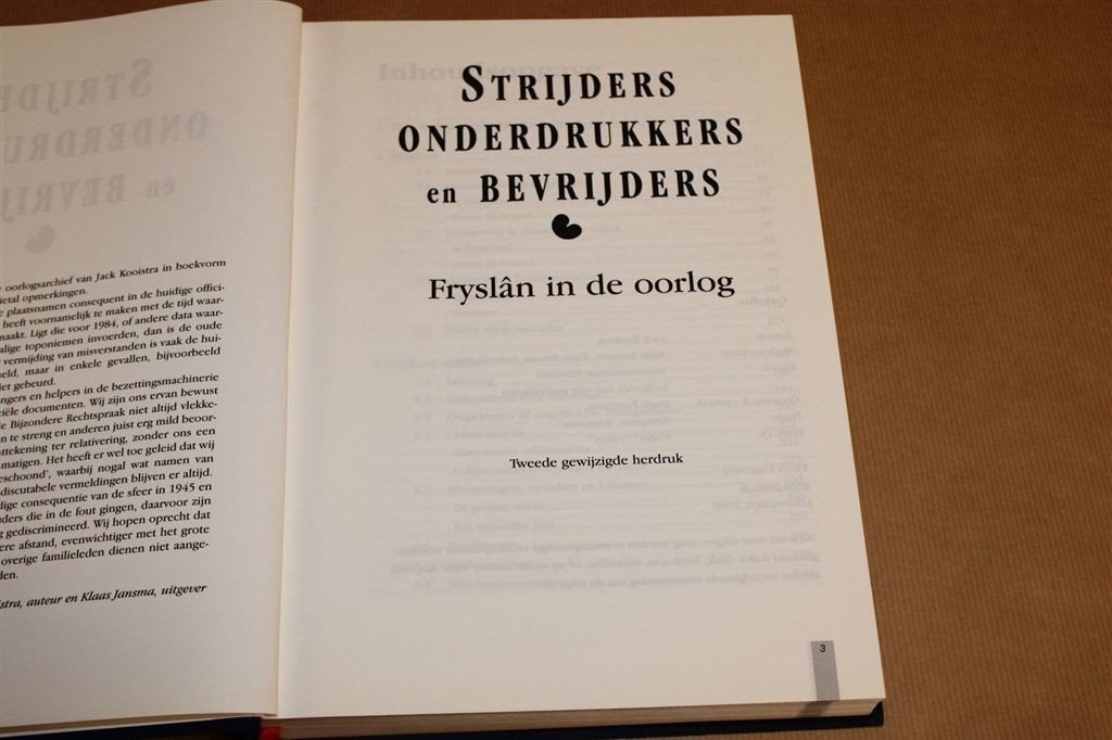 Strijders, Onderdrukkers en Bevrijders — Fryslân in de Oorlo, Ophalen of Verzenden, Zo goed als nieuw